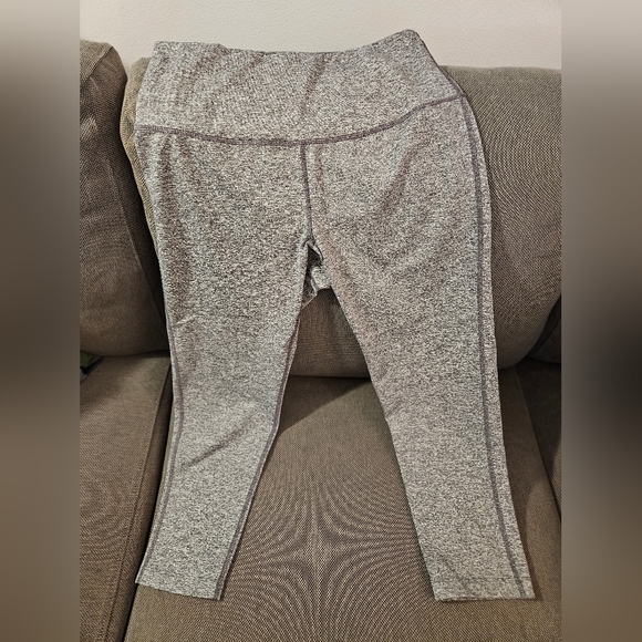 Like New Zella High Rise Cropped Leggings - Medium - Picture 1 of 4
